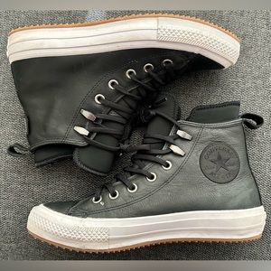 Converse Waterproof, lightly insulated -high tops size 8 EUC
